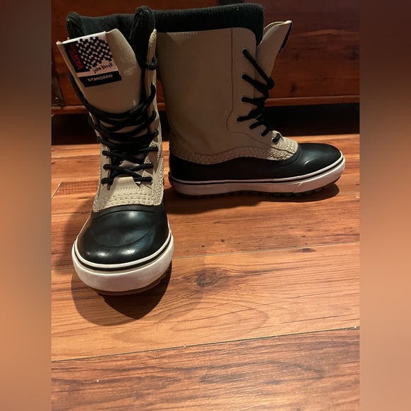 Vans Two-Tone Black and Tan Lace-Up Winter Boots main image 6